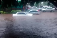 La tormenta dejó calles anegadas y se hizo imposible circular en vehículos