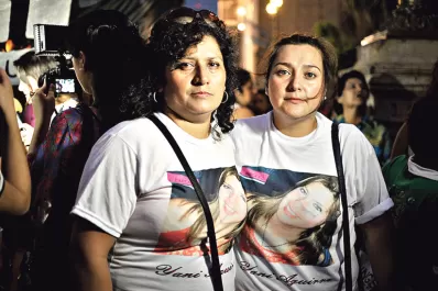 Familiares de dos mujeres asesinadas por un mismo hombre se encontraron en la marcha