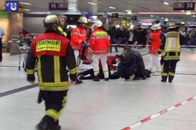 Un hombre armado con un hacha atacó a varias personas en una estación de tren en Alemania
