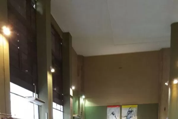 Todos los días se forman largas colas en el subsidio de salud