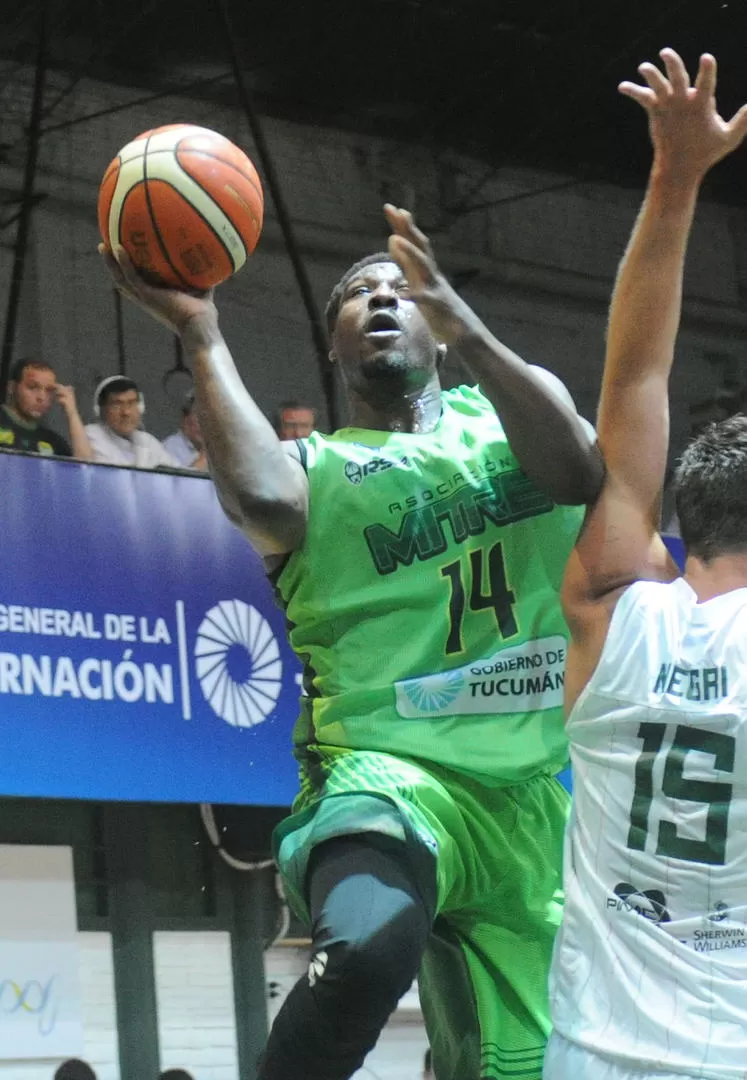 IMPARABLE. Tirrell Brown marcó 30 puntos, bajó 17 rebotes y dio dos asistencias. la gaceta / foto de héctor peralta