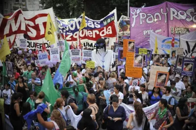 Una agrupación se fue de la plaza antes del acto central