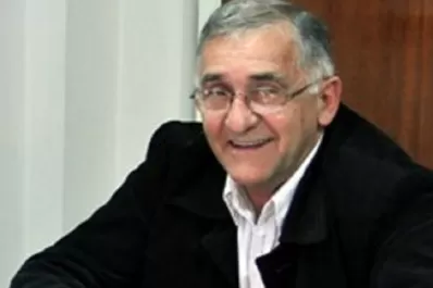 ¡La pifió mal! Un intendente regaló escobas por el Día de la Mujer