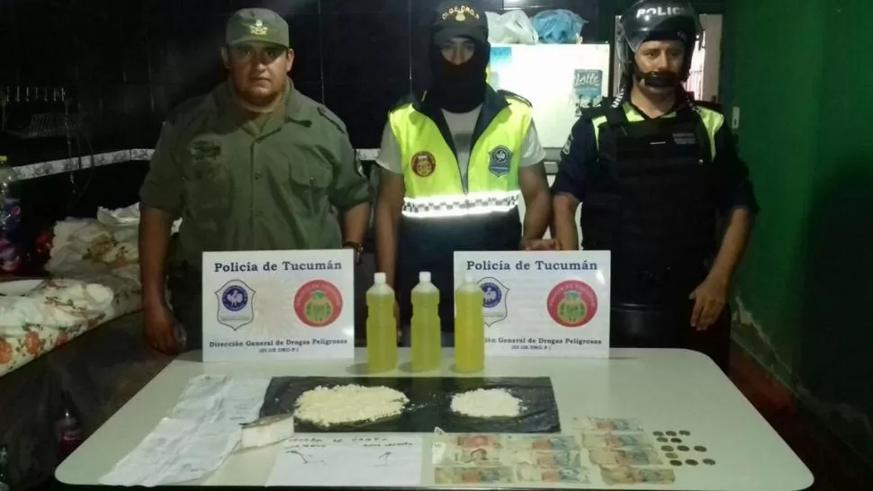 LAS PRUEBAS. La droga y los precursores químicos que se secuestraron.  