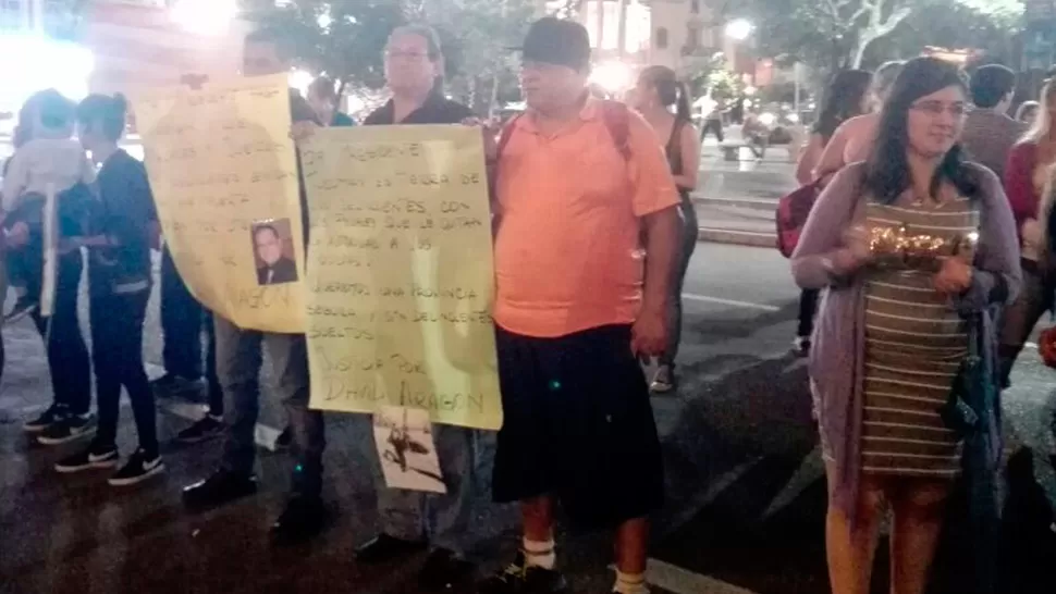 Los familiares de Aragón pidieron justicia a metros de la Casa de Gobierno.