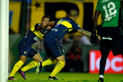 Boca se impuso ante Banfield 2-0 y lo alejó de la cima
