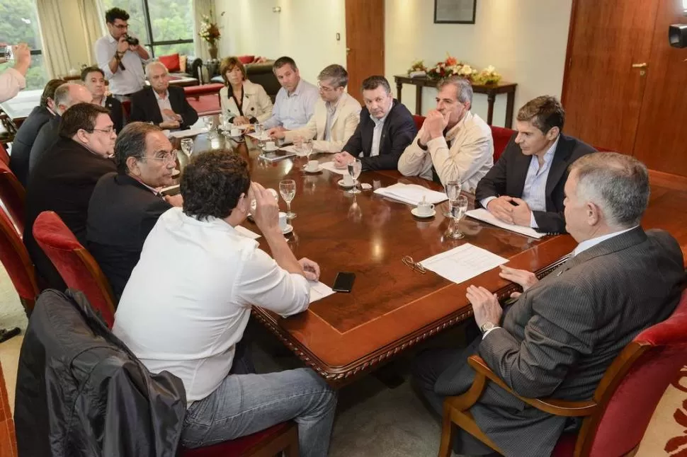 LABOR PARLAMENTARIA. Jaldo (cabecera) y jefes de bloque se reunieron ayer. PRENSA LEGISLATURA