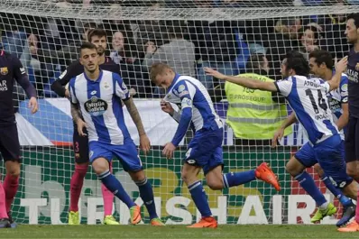 Barcelona cayó 2-1 con La Coruña y le cedió la punta a Real Madrid