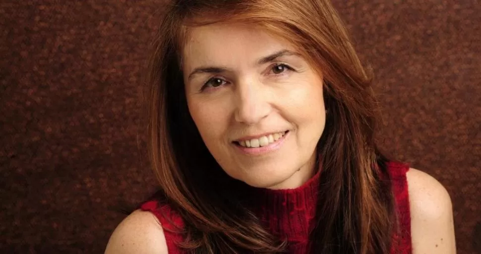 OCTAVO LIBRO. Casañas vuelve a hilvanar historias de viejos amores truncos.  