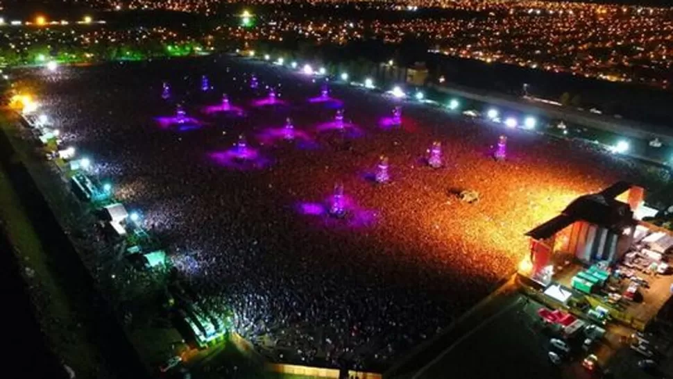 SIN CONEXION. Miles de personas perdieron sus teléfonos y la señal está colapsada en la ciudad. FOTO TOMADA DE INFOBAE.COM