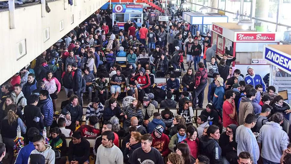 La terminal de Olavarría, colapsada. FOTO TOMADA DE LANACION.COM.AR. 