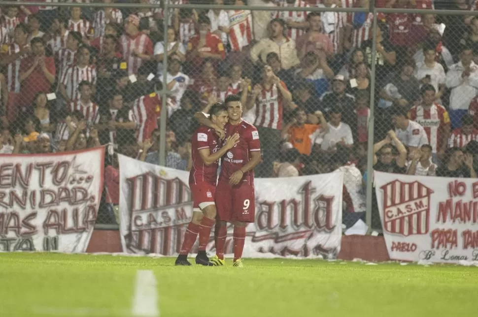 LOS SOCIOS DEL GOL. Gonzalo Rodríguez y Ramón Lentini marcaron frente a Gimnasia y Esgrima de Jujuy y ratificaron que la fórmula ofensiva de San Martín sigue vigente en la Primera B Nacional. la gaceta / foto de Adrian Lugones