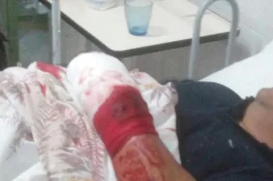 Un sargento tuvo que esconderse en un baño para que no lo maten