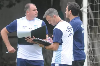 Atlético: Pablo Lavallén designó a 19 jugadores para viajar a Montevideo