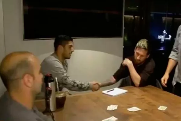 Video: Messi, Suárez y una imperdible partida de truco