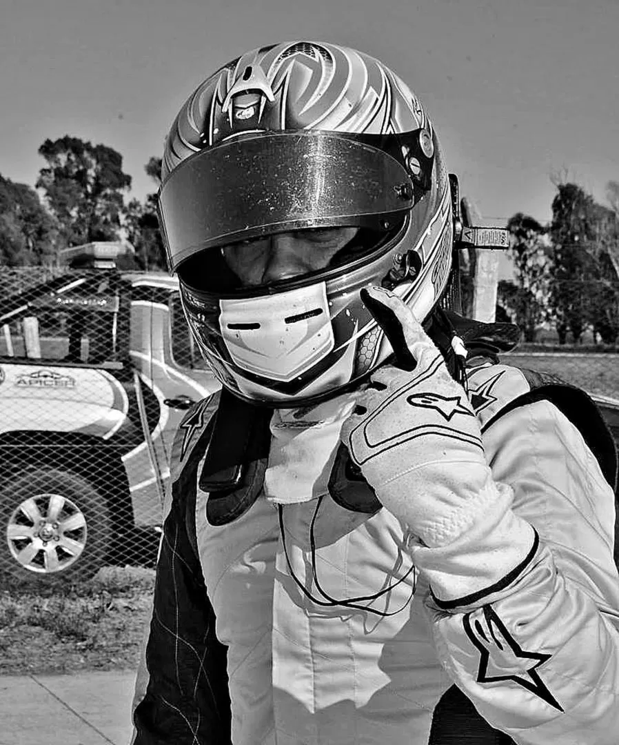 BUENAS SENSACIONES. “Carlín” ganó la clasificación; luego, sufrió con los frenos. FOTOS DE JORGE VEGA 