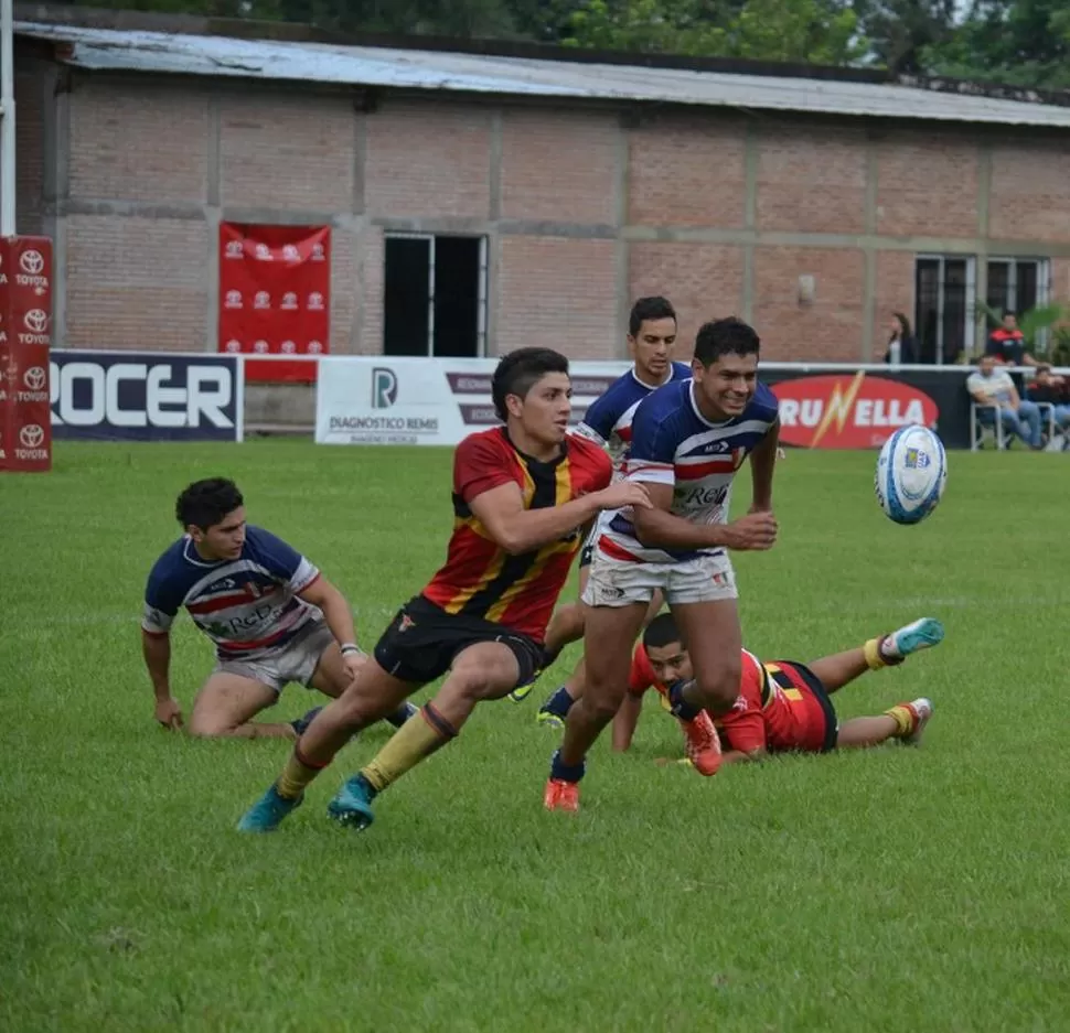 MUY LUCHADO. Cardenales y Natación disputaron cada guinda hasta el final. PRENSA URT