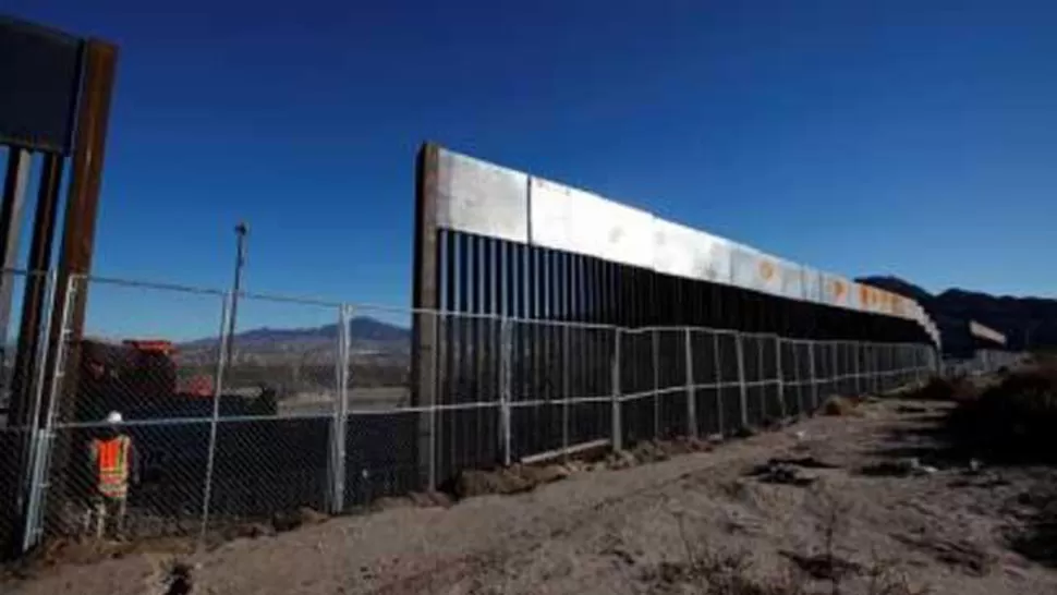 SOLO DE UN LADO. El dueño de la empresa expresó que no cree que Trump los deje trabajar en la parte estadounidense. FOTO DE REUTERS. 