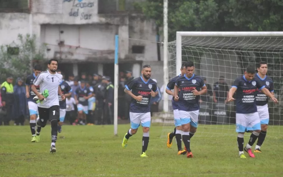 PREOCUPADO. Dip (izquierda) fue amenazado luego del empate del domingo. la gaceta / foto de osvaldo ripoll 