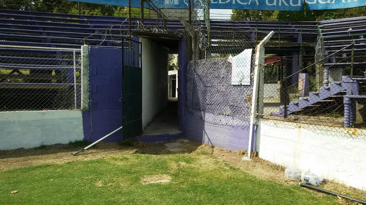 El túnel que lleva a la cancha de Defesor Sporting. LA GACETA/FOTO DE EDU RUIZ