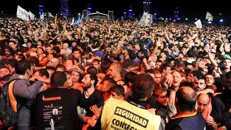 UNA MULTITUD. La Justicia ya dio con el paradedor de seis de los siete desaparecidos durante la última presentación del Indio Solari, en Olavarría. REUTERS