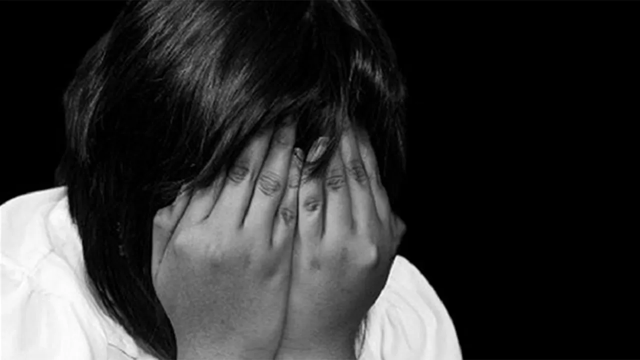 Lo condenaron por el crimen de su esposa, salió en libertad y abusó de su nueva pareja