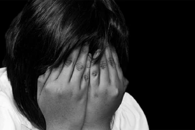 Lo condenaron por el crimen de su esposa, salió en libertad y abusó de su nueva pareja