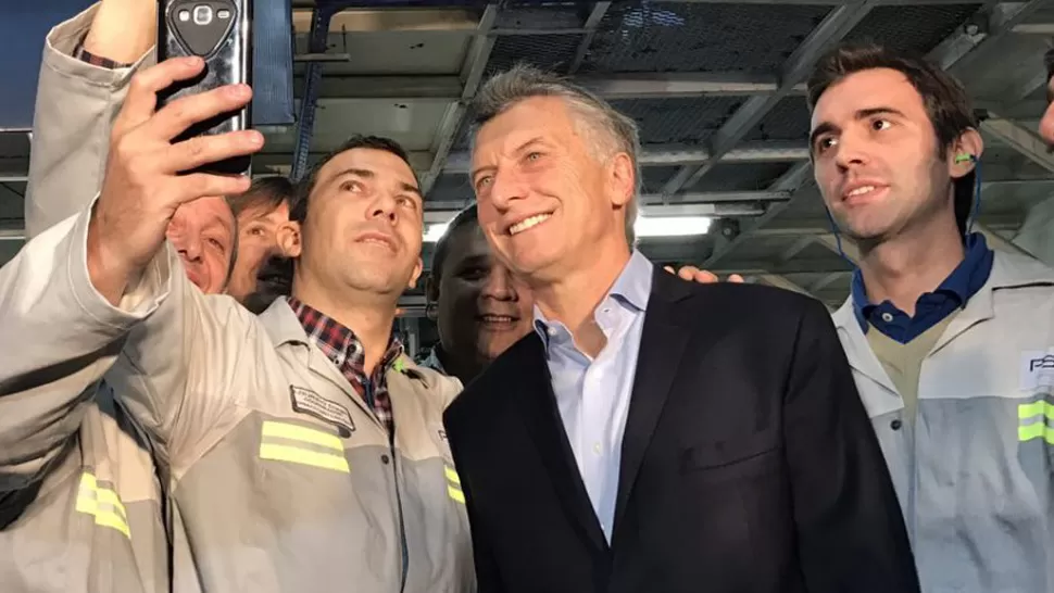 ACTO. Macri en la fabrica de Peugeot. twitter. @mauriciomacri