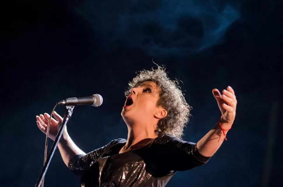 VEHEMENTE. Las interpretaciones intensas son el sello de la cantante.  Prensa Luciana Jury.-