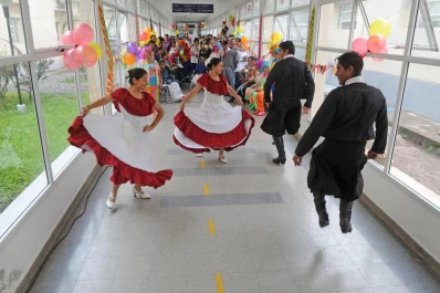 Y se armó la fiesta en un pasillo del Padilla