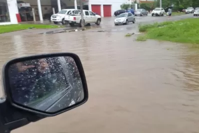 En Yerba Buena, las avenidas se convirtieron en ríos