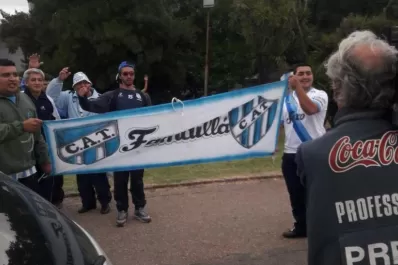 Los hinchas de Atlético se hicieron sentir y “coparon” las calles de Montevideo
