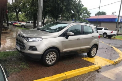 Si alguien viene en silla de ruedas, que se busque otro acceso al centro comercial