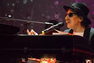 Las mejores fotos del recital sorpresa que dio Charly García