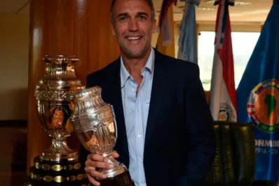 Batistuta fue homenajeado por la Conmebol