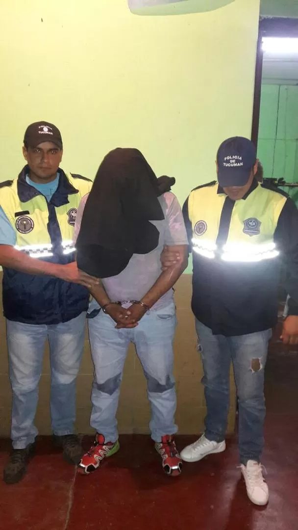 “EL NEGRO”. El detenido, antes de ser alojado en un calabozo.  