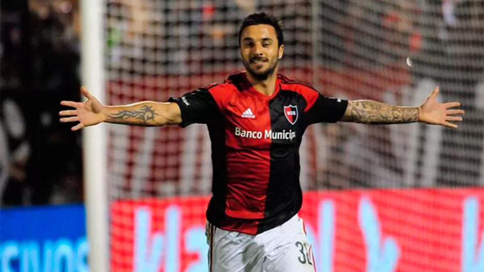 CHICO DE LA TAPA. Scocco anotó su primer triplete con la camiseta de Newell's. 
