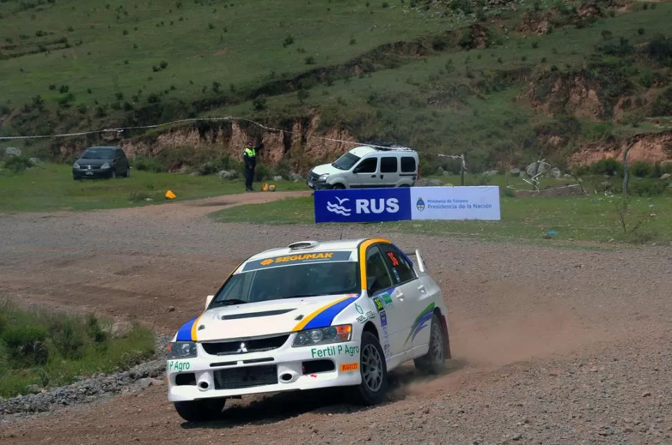 CONTACTO II. Ricardo Collado también aceleró por primera vez el Mitsubishi. FOTOS DE MARCELINO MERCADO