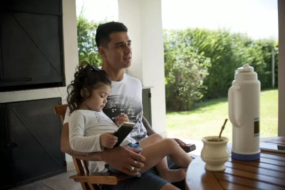 SU GRAN AMOR. Olivia es la razón de ser de un Zampedri que vive por y para ella. Cuando debe viajar, sufre horrores por estar lejos de su hija. la gaceta / foto de Inés Quinteros Orio