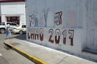 Aparecieron pintadas con la leyenda “Cano 2017” en varias paredes de la ciudad
