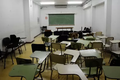 Por el acto del PJ, algunas escuelas y colegios del centro no dictaron clases esta tarde