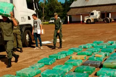 Un perro antinarcóticos descubrió cuatro toneladas de marihuana en un camión