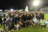 El equipo liguista de Atlético, campeón del Anual, recibió el trofeo