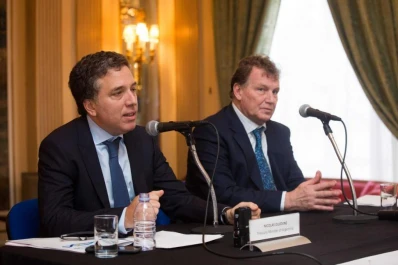 Dujovne avaló en Londres la continuidad del proceso de apertura de la economía argentina
