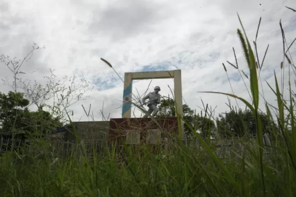 En la plaza Héroes de Malvinas florece el olvido