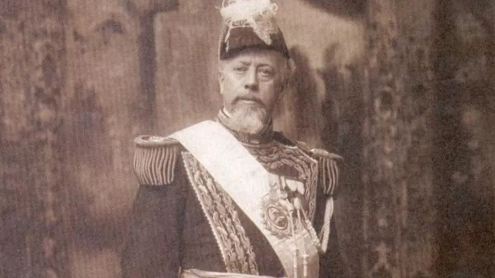 JULIO ARGENTINO ROCA. Con uniforme completo, el tucumano posó para el fotógrafo en sus últimos años. 