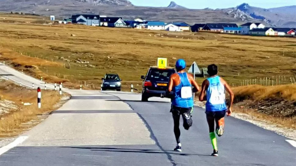 MANO A MANO. Lencina lideró gran parte de la competencia, pero Gómez lo superó sobre el final.
