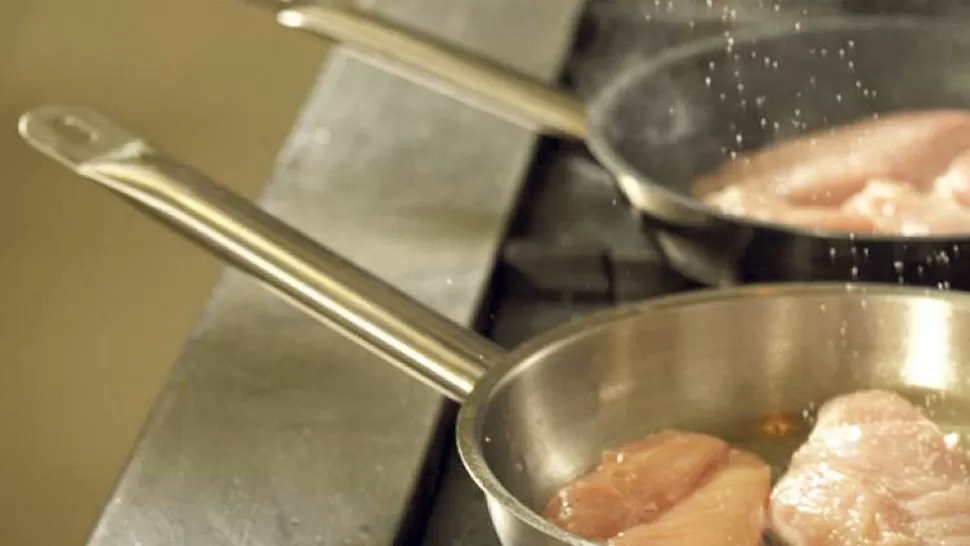 SAL. El consumo excesivo provoca el bloqueo de las arterias y enfermedades en el corazón. LA GACETA/ ARCHIVO