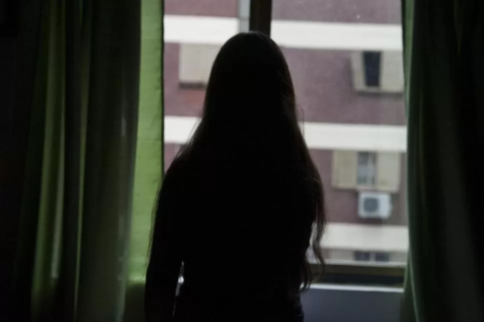 LA VÍCTIMA. La joven siguió adelante, pero aún la atormenta lo que sufrió. la gaceta / foto de adrián lugones 