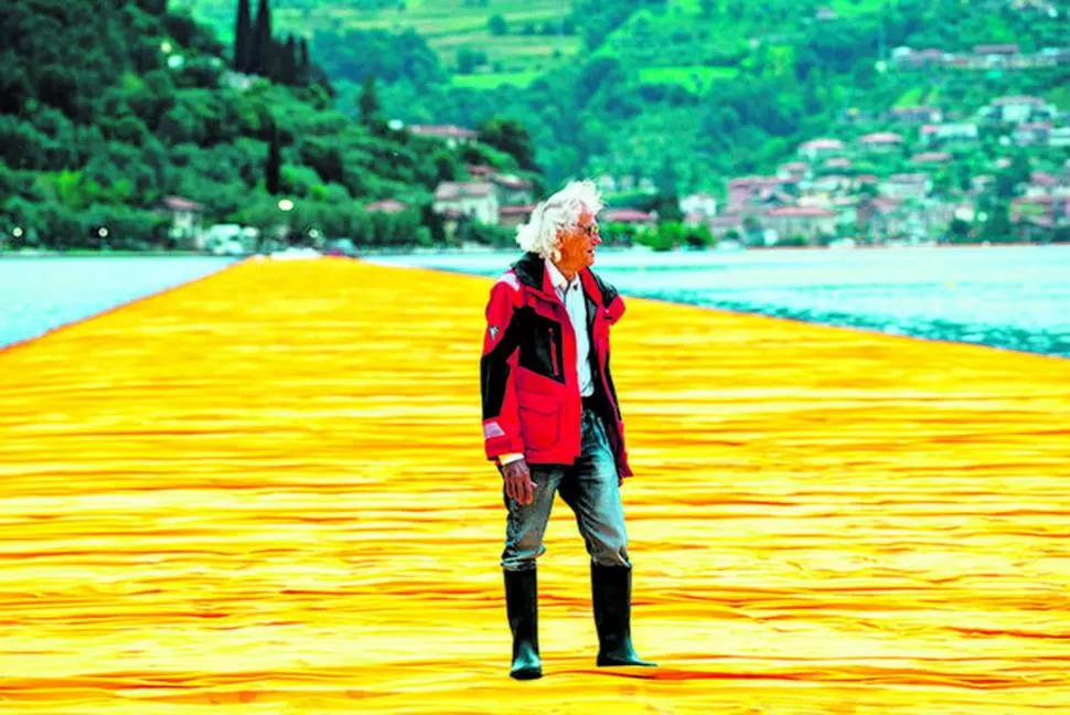 EL AÑO PASADO. Christo sobre “Los muelles flotantes”, en Italia. Alessandro Grassani para The New York Times